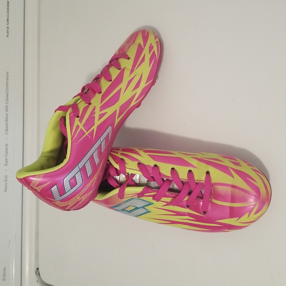 Lotto Forza JR Soccer Cleats Excellent Pre Owned Size 1.5 Pink Silver & Yellow
